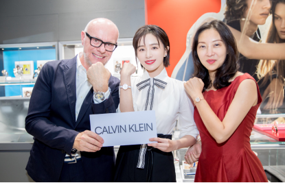 左起：CALVIN KLEIN腕表首饰全球总裁Carlo Giordanetti 、明星阚清子 、CALVIN KLEIN腕表首饰中国副总裁 Sophia Li女士